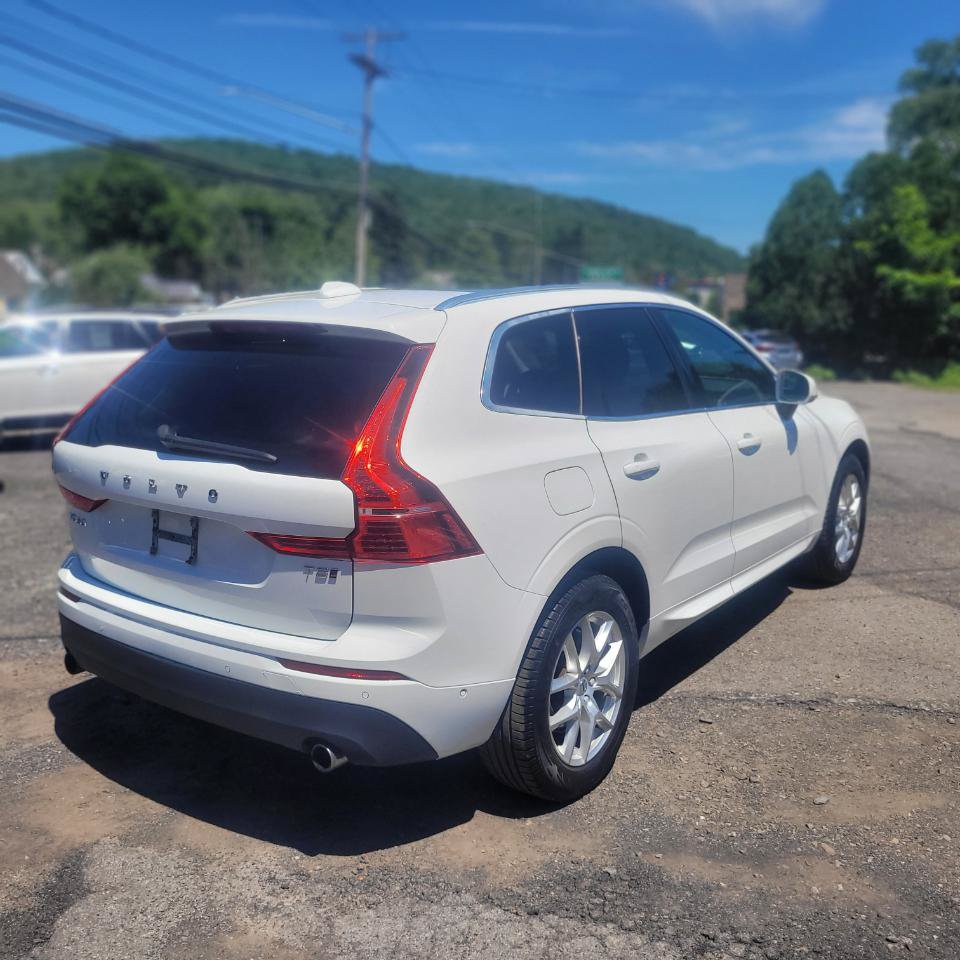 Used 2018 Volvo XC60 T5 Momentum w/ Vision Package AWD/4WD image 8