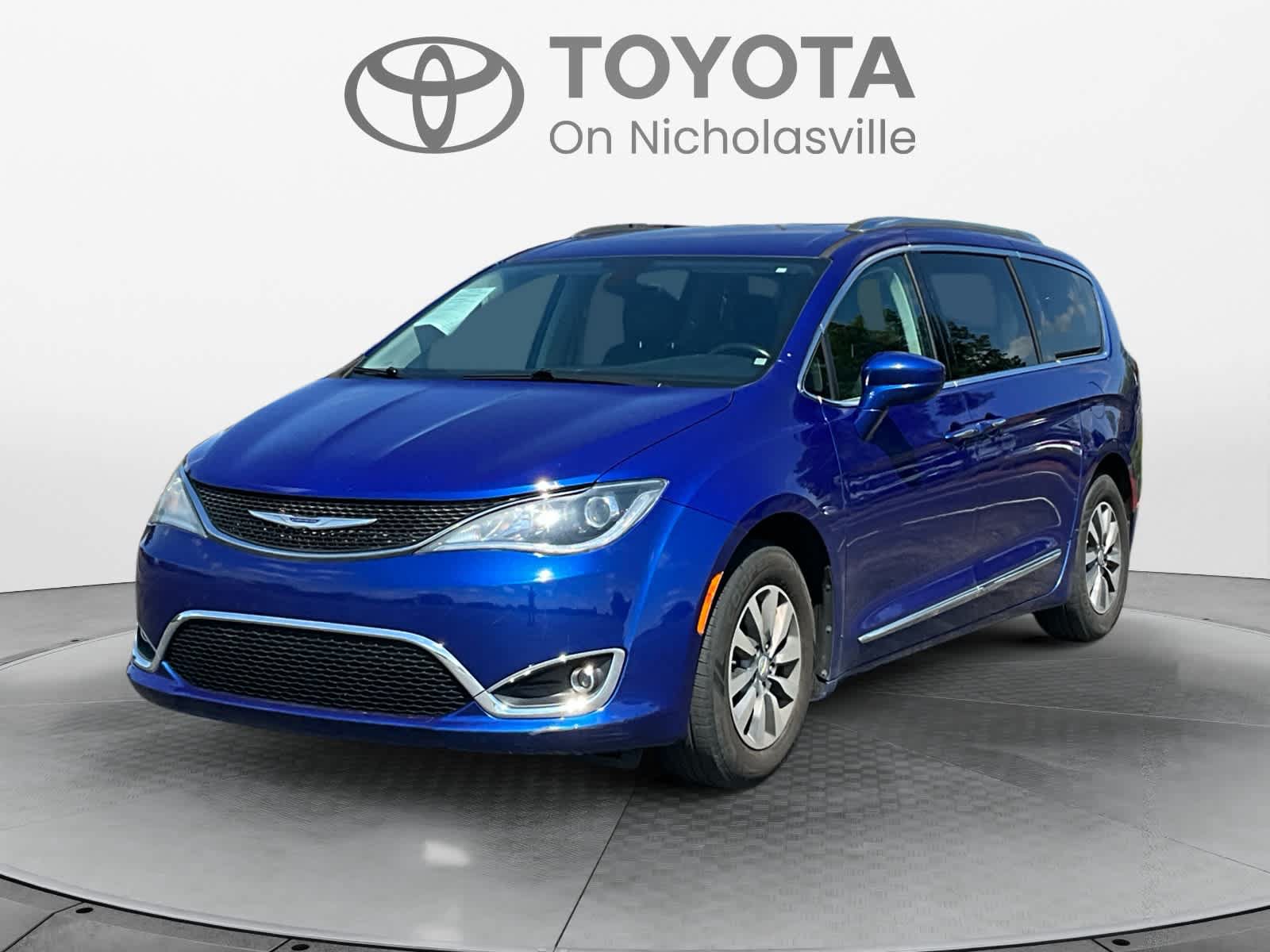 Used 2019 Chrysler Pacifica Touring-L Plus FWD image 1
