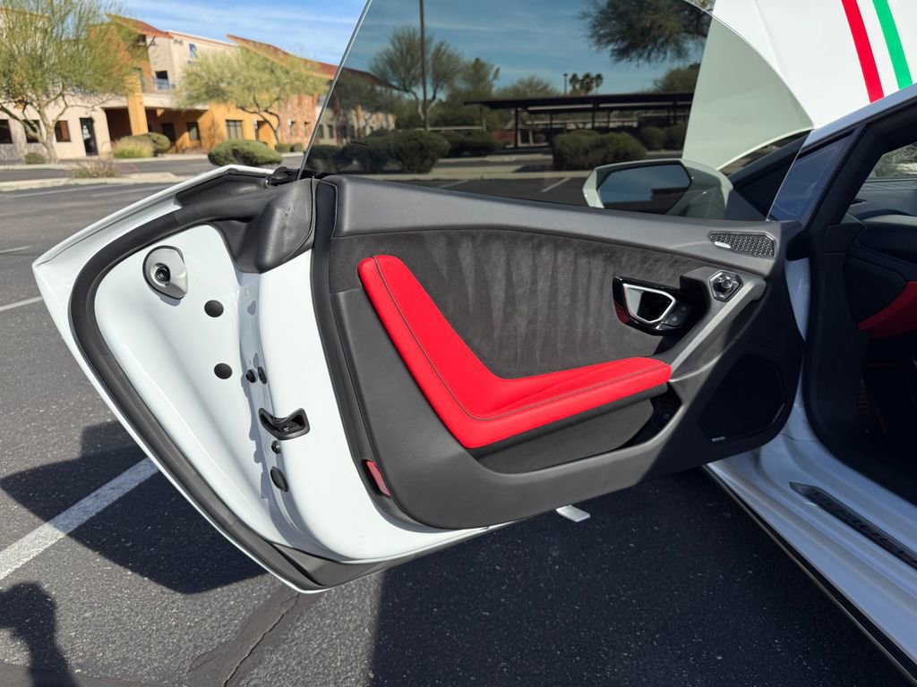 Used 2021 Lamborghini Huracan EVO image 22