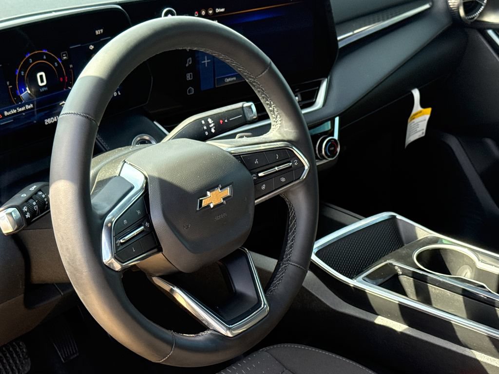 Used 2025 Chevrolet Equinox LT w/ Safety and Technology Package FWD image 17