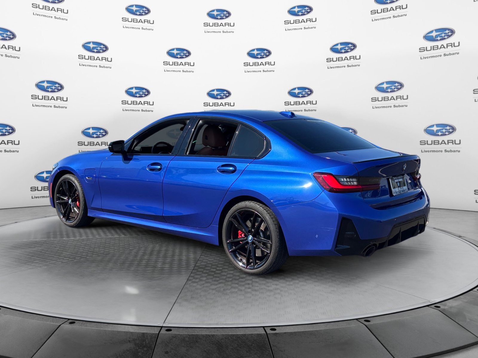 Used 2023 BMW 330e w/ M Sport Package RWD image 4