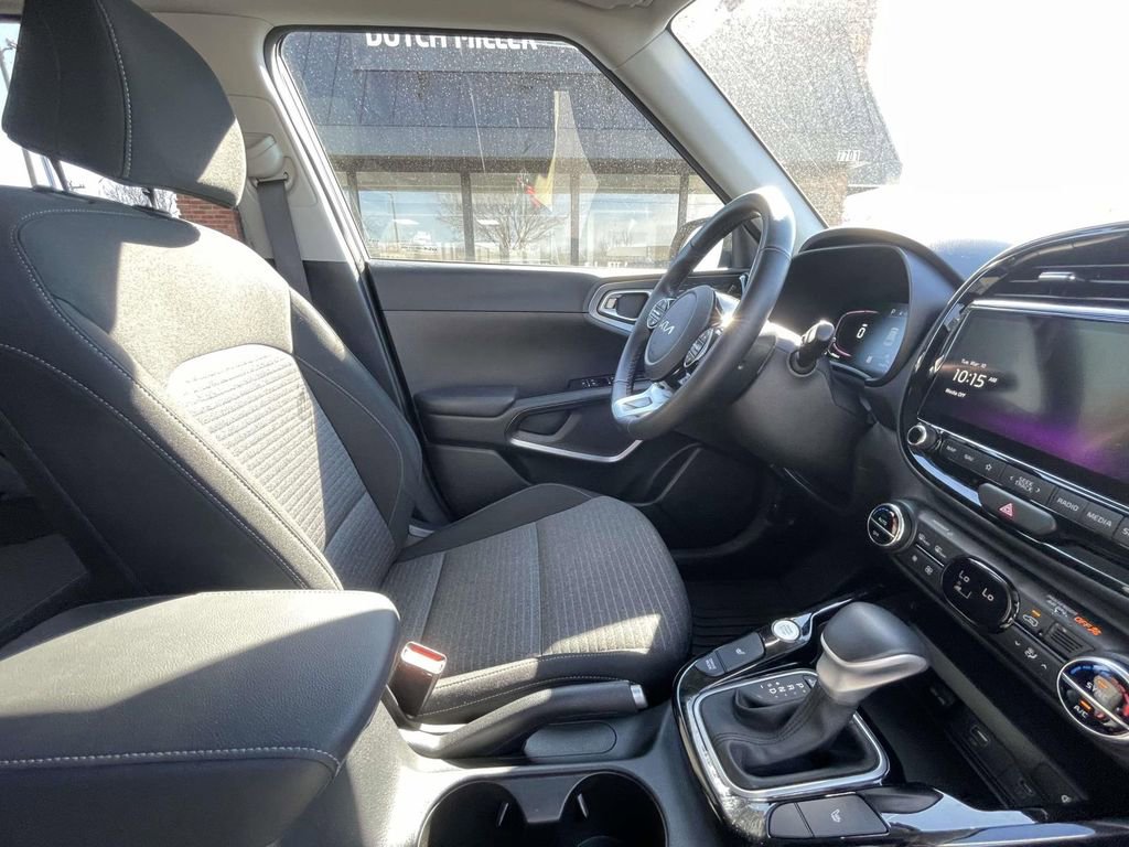 Used 2023 Kia Soul EX image 16