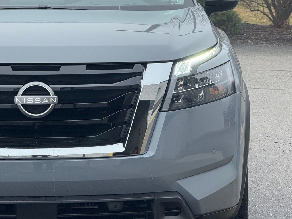 Used 2025 Nissan Pathfinder Platinum image 7