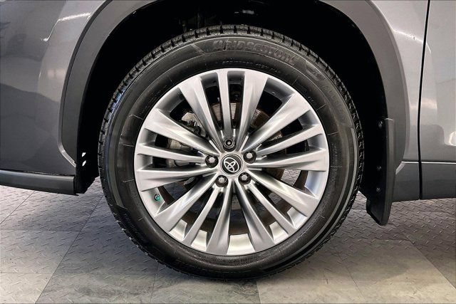 Used 2022 Toyota Highlander Platinum FWD image 8