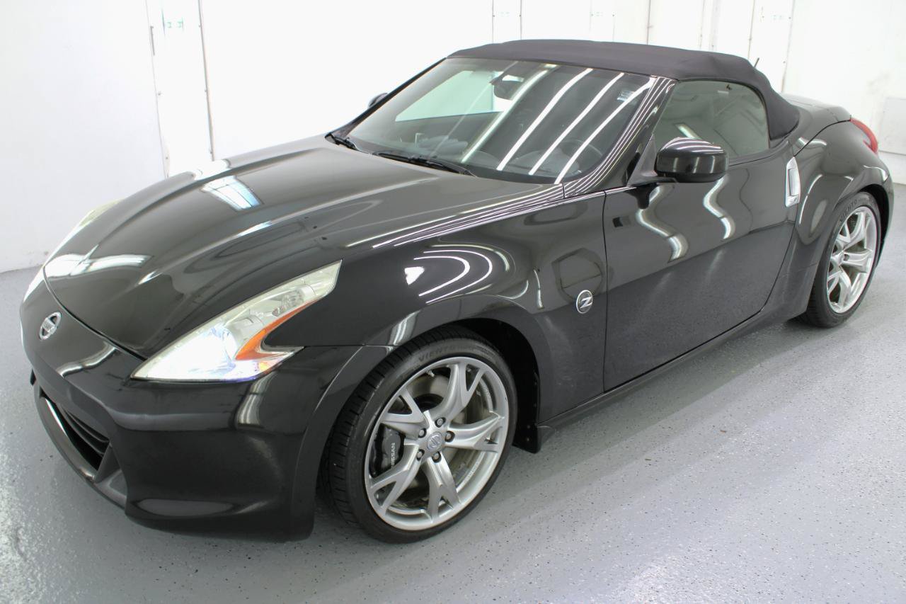 Used 2010 Nissan 370Z Touring w/ Sport Pkg RWD image 27