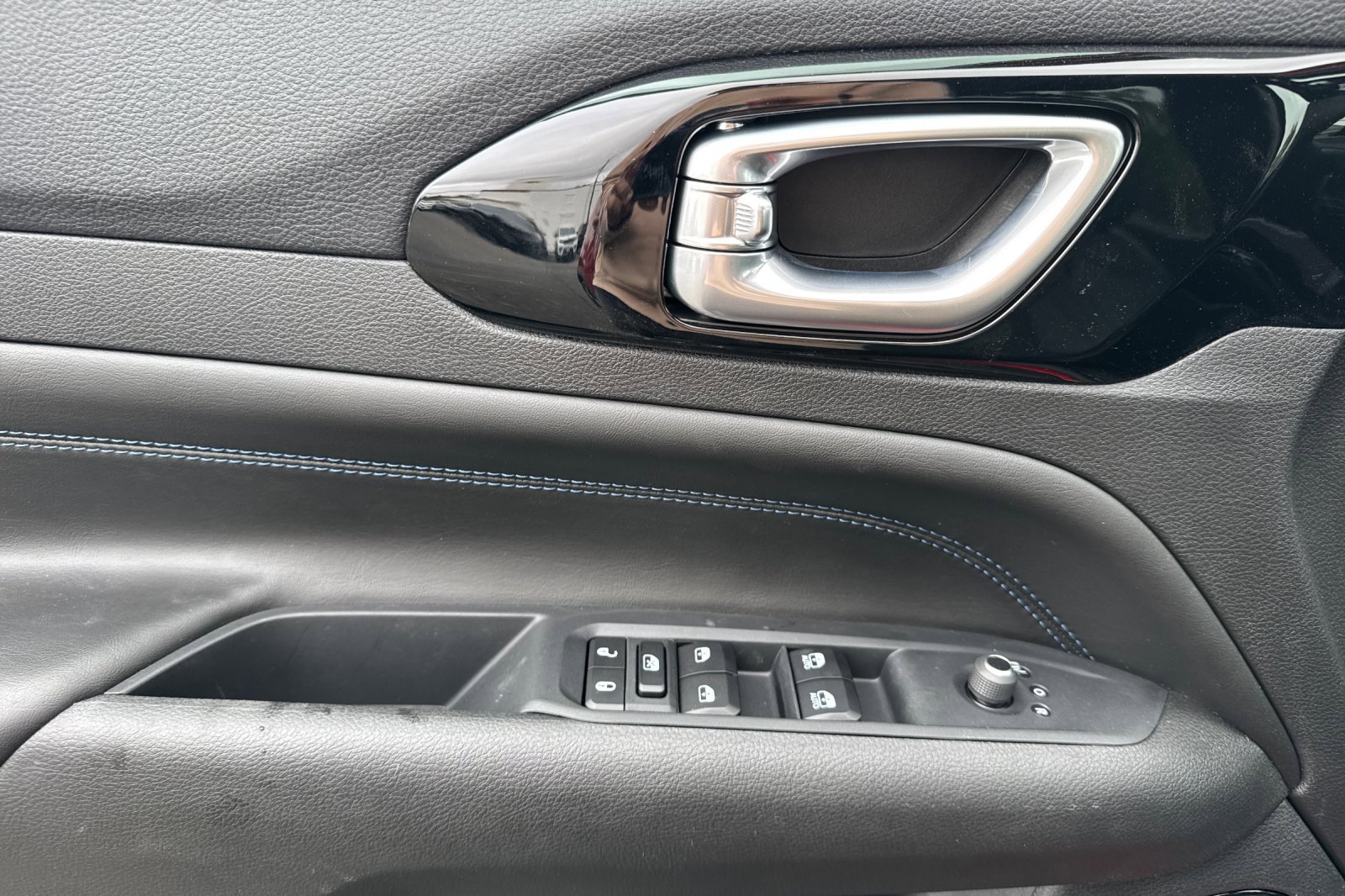 New 2026 Jeep Compass Latitude image 10