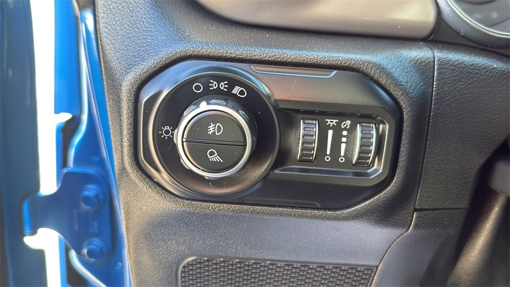 Used 2020 Jeep Gladiator Sport image 19