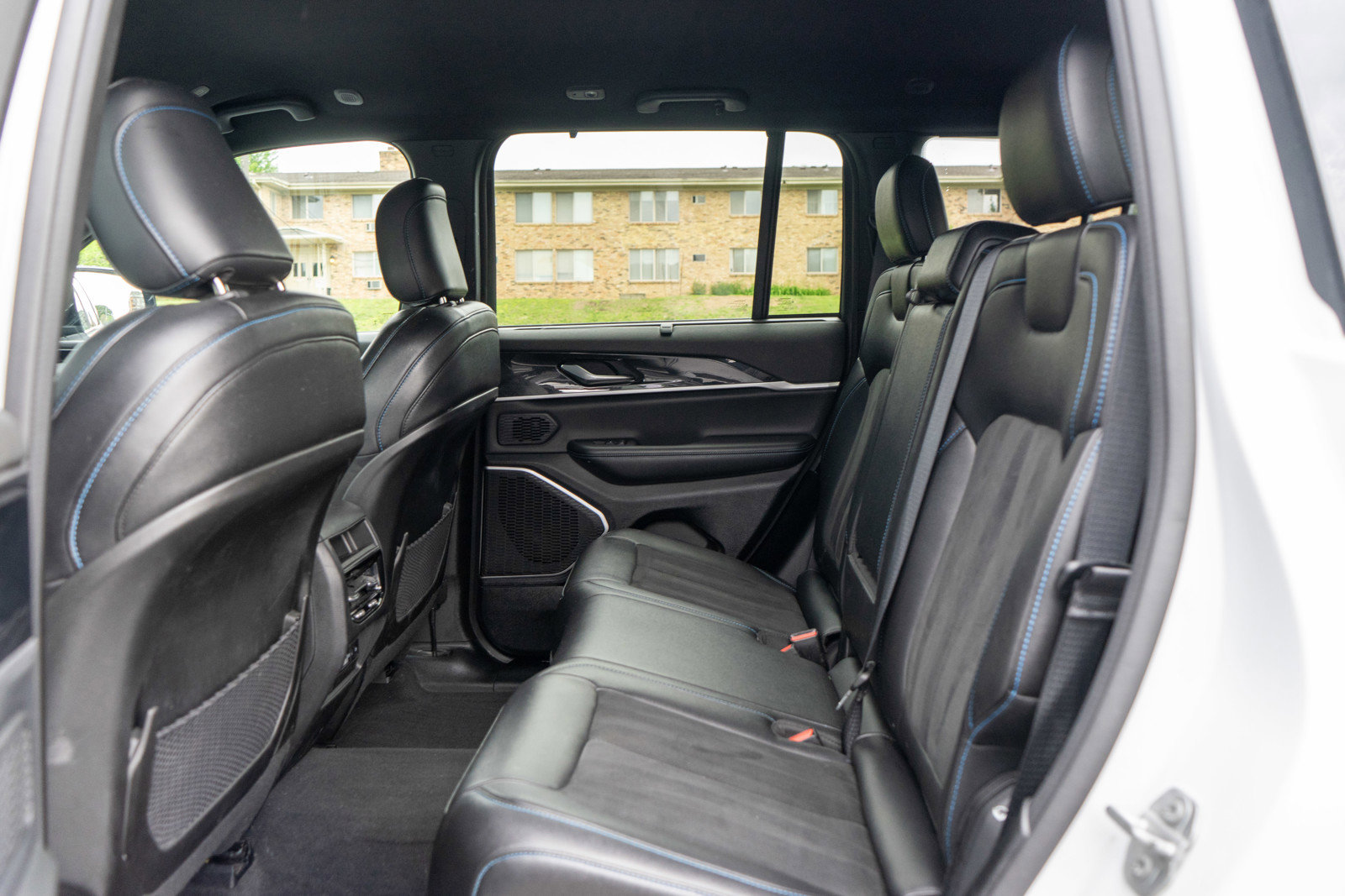 Used 2022 Jeep Grand Cherokee Trailhawk w/ Luxury Tech Group III AWD/4WD image 30