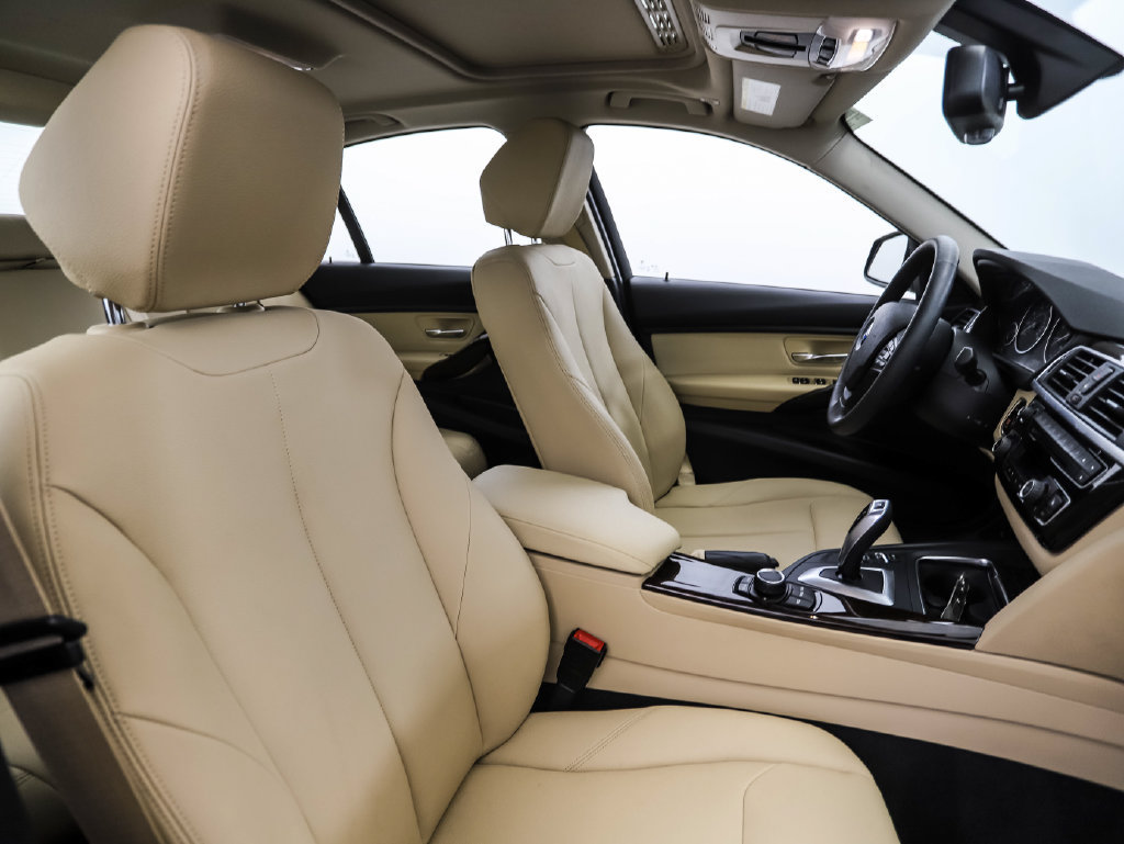 Used 2018 BMW 320i xDrive Sedan AWD/4WD image 30