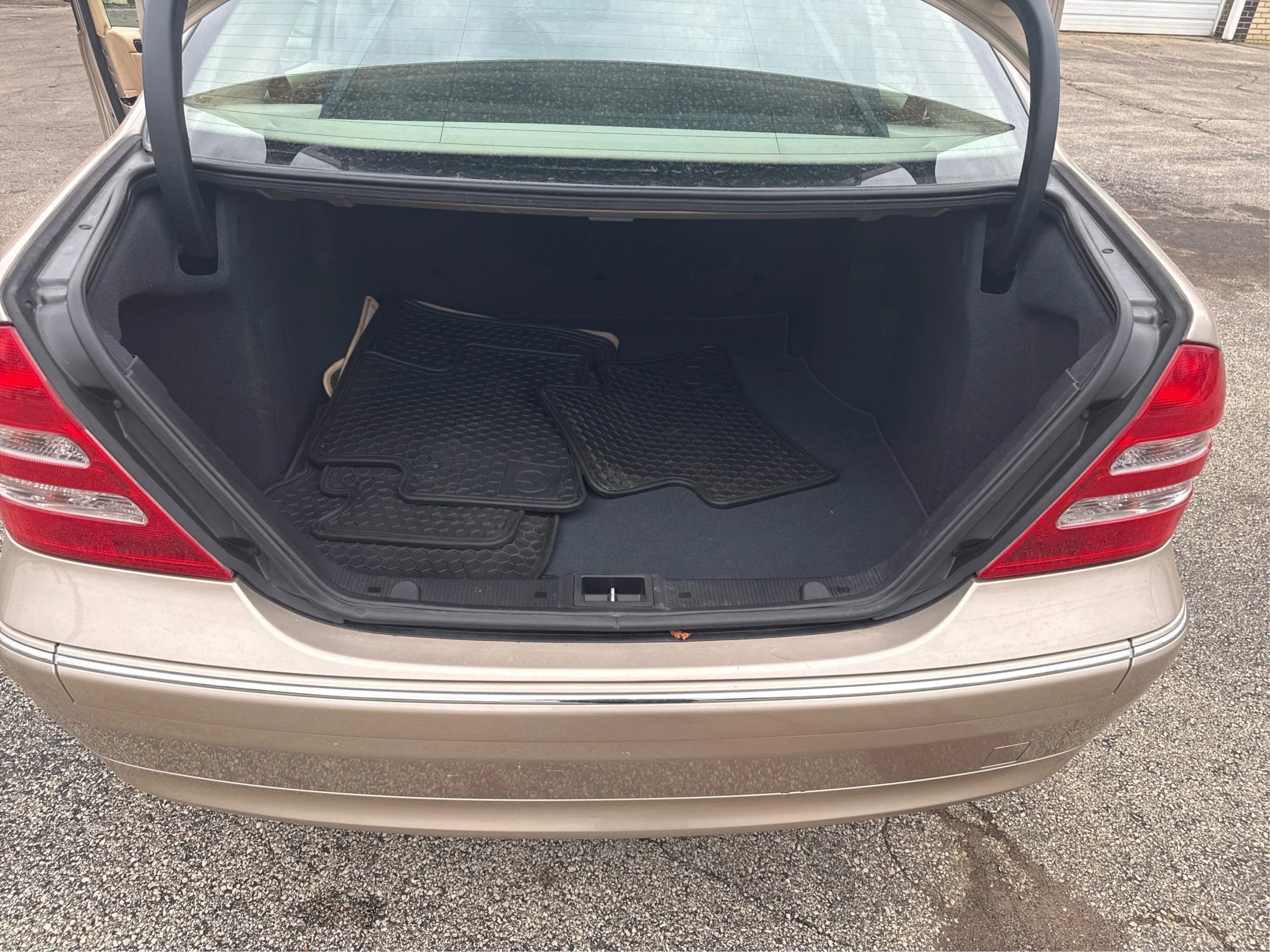 Used 2001 Mercedes-Benz C 320 Sedan image 15