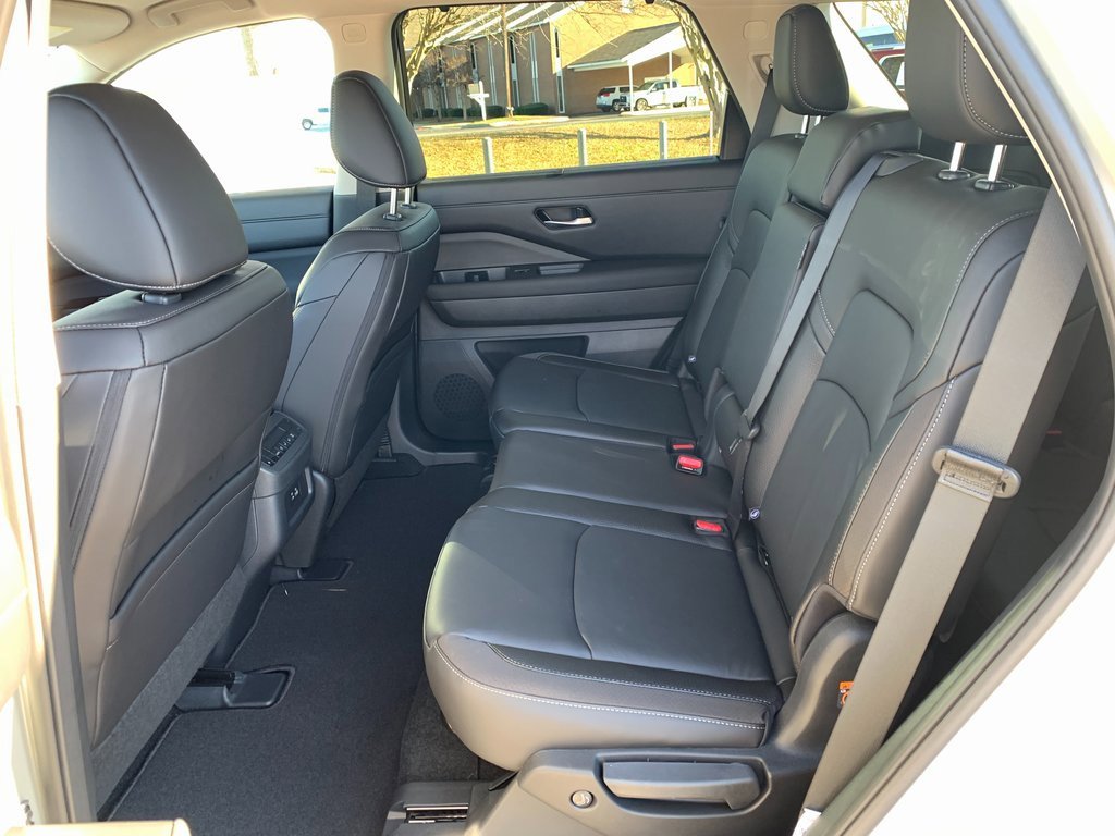 New 2025 Nissan Pathfinder SL image 8