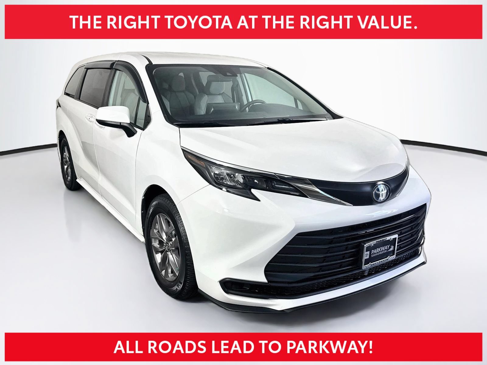 Used 2024 Toyota Sienna LE AWD/4WD image 1