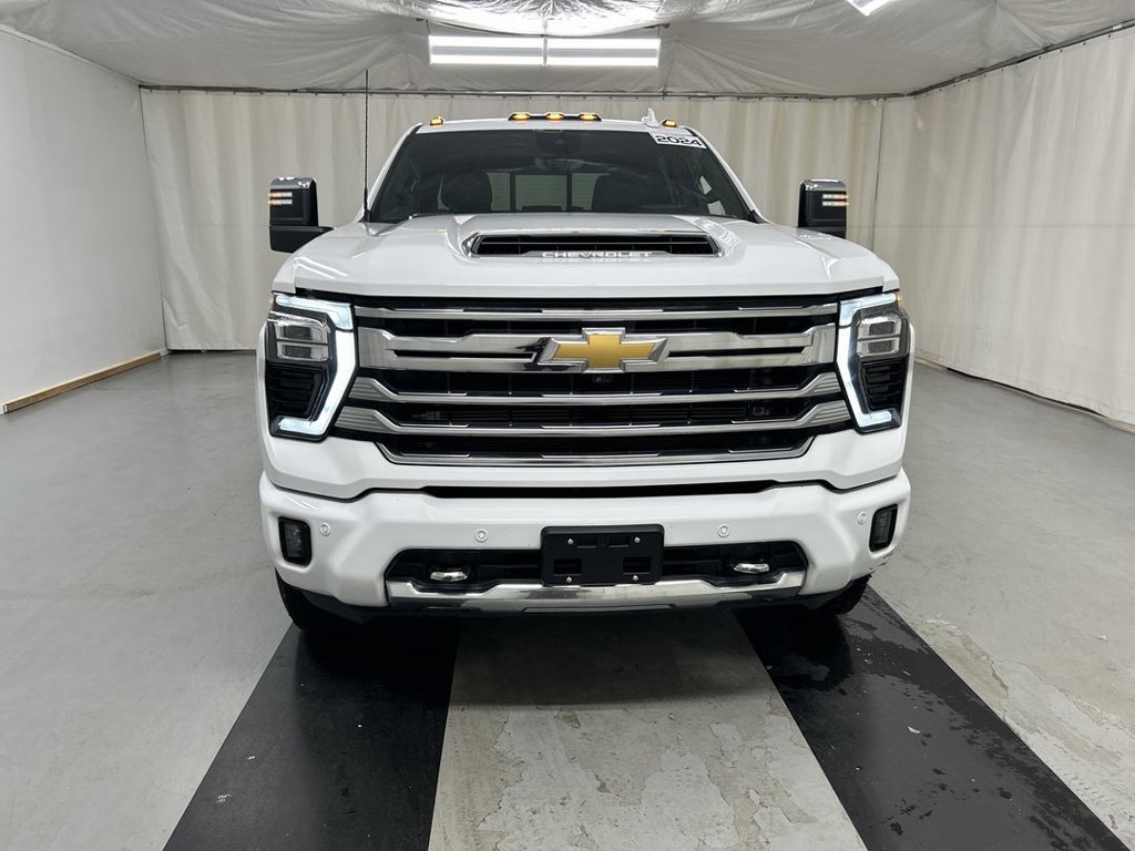 Used 2024 Chevrolet Silverado 3500 High Country w/ High Country Premium Package AWD/4WD image 3