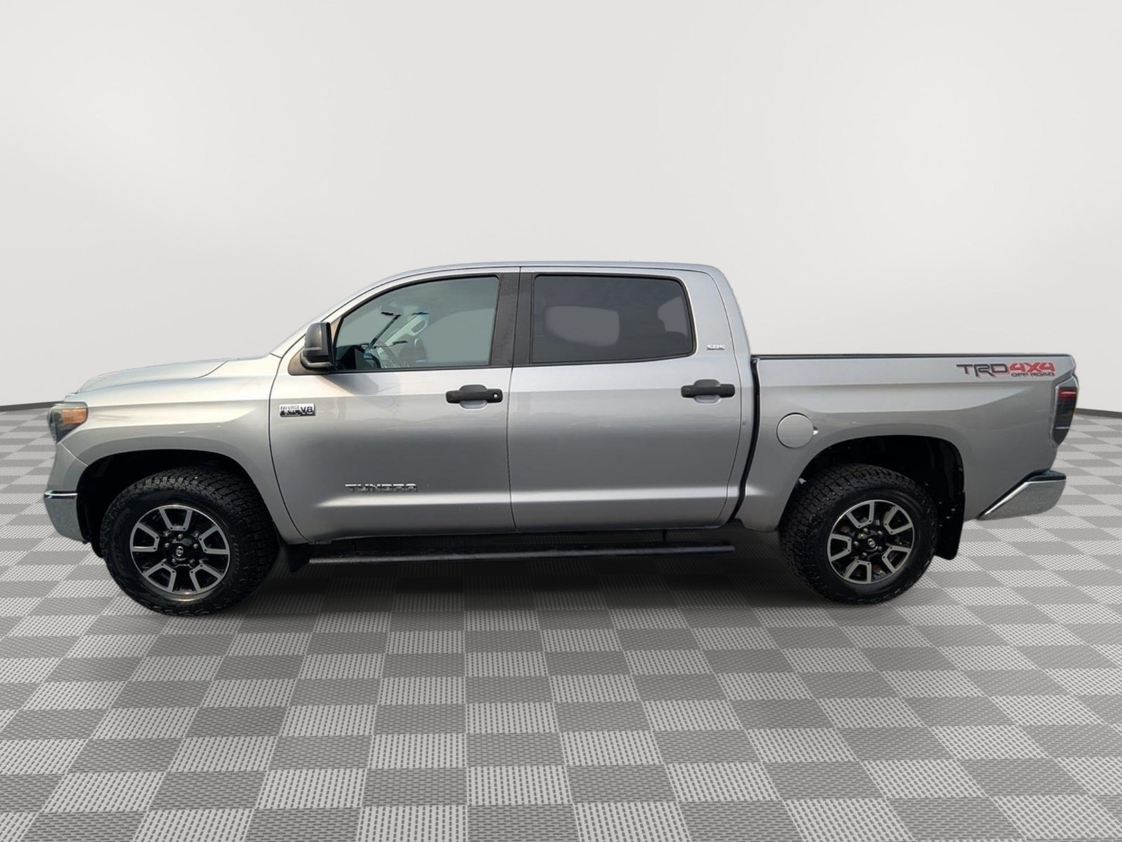 Used 2015 Toyota Tundra SR5 w/ TRD Off Road Package AWD/4WD image 2