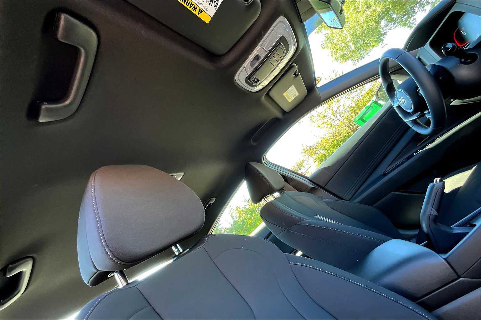 Used 2025 Hyundai Elantra Sport image 13