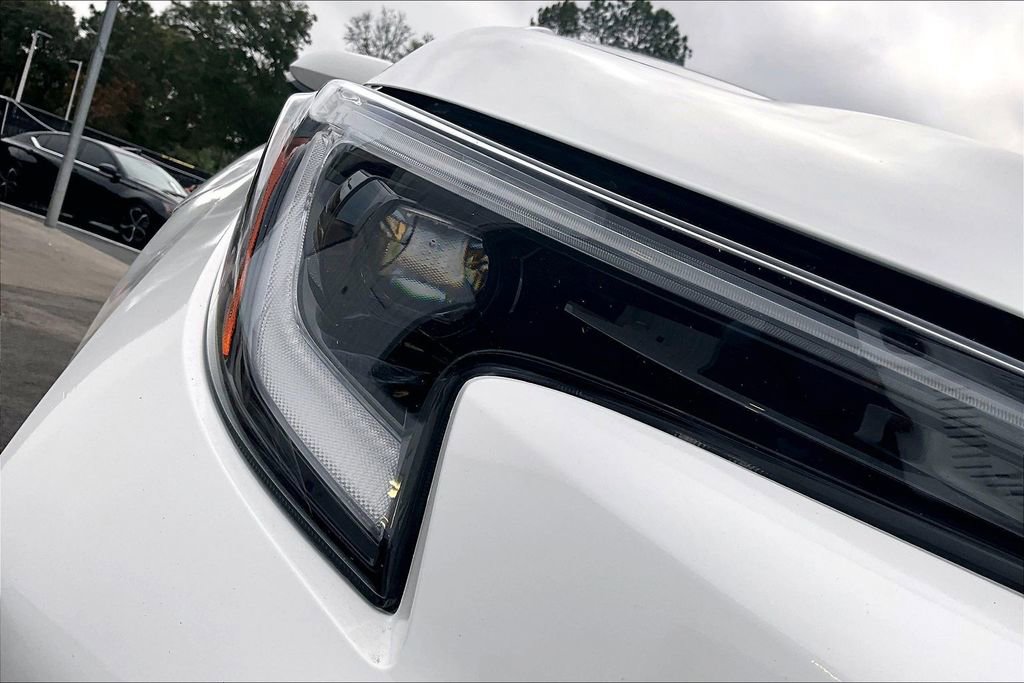 Used 2023 Toyota Corolla SE w/ SE Package image 30