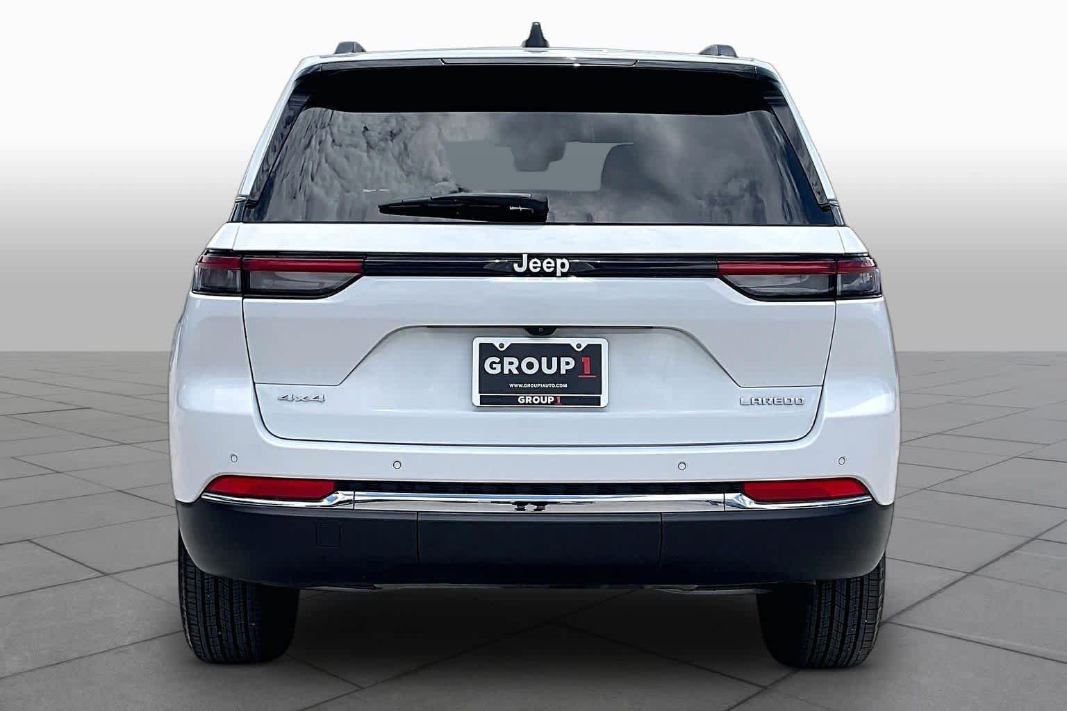 Used 2025 Jeep Grand Cherokee Laredo X AWD/4WD image 5