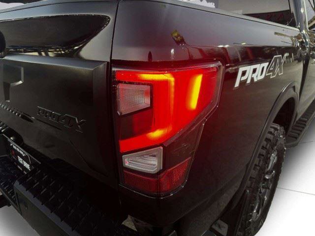 Used 2021 Nissan Titan PRO-4X w/ Pro-4x Convenience Package AWD/4WD image 16