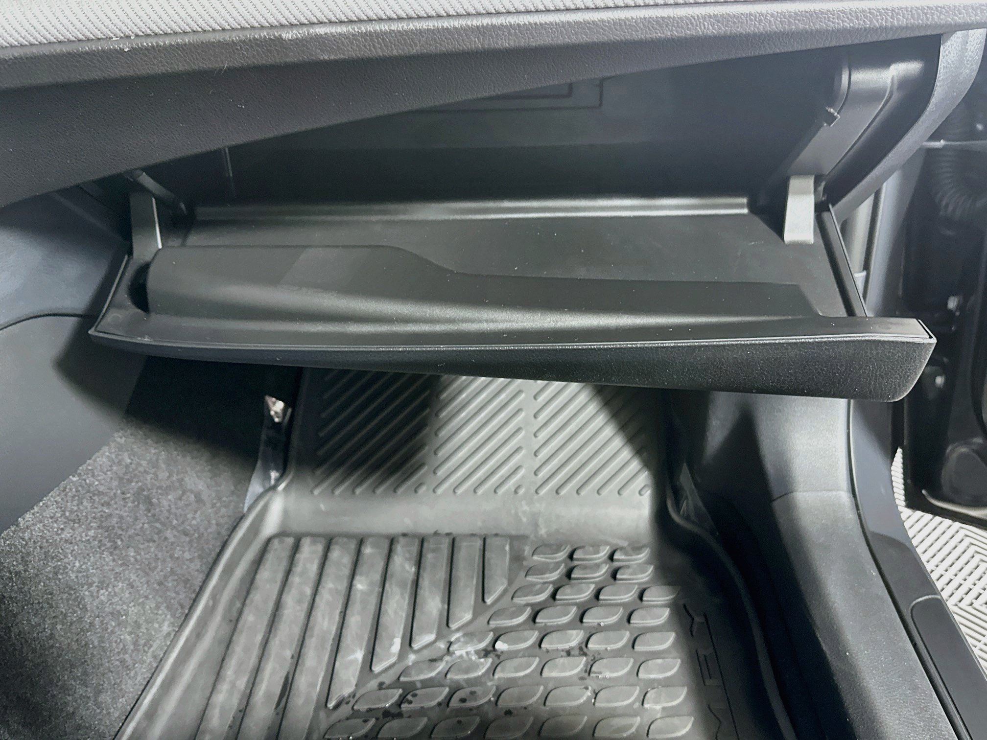 Used 2026 Toyota Camry SE FWD image 32