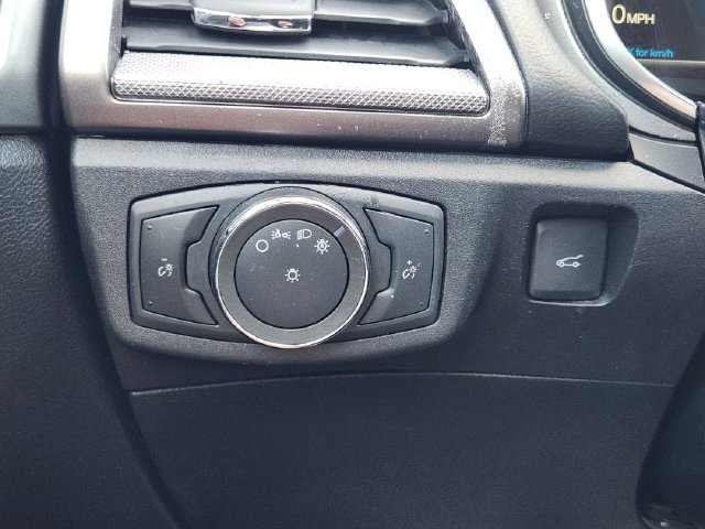 Used 2020 Ford Fusion SE FWD image 25