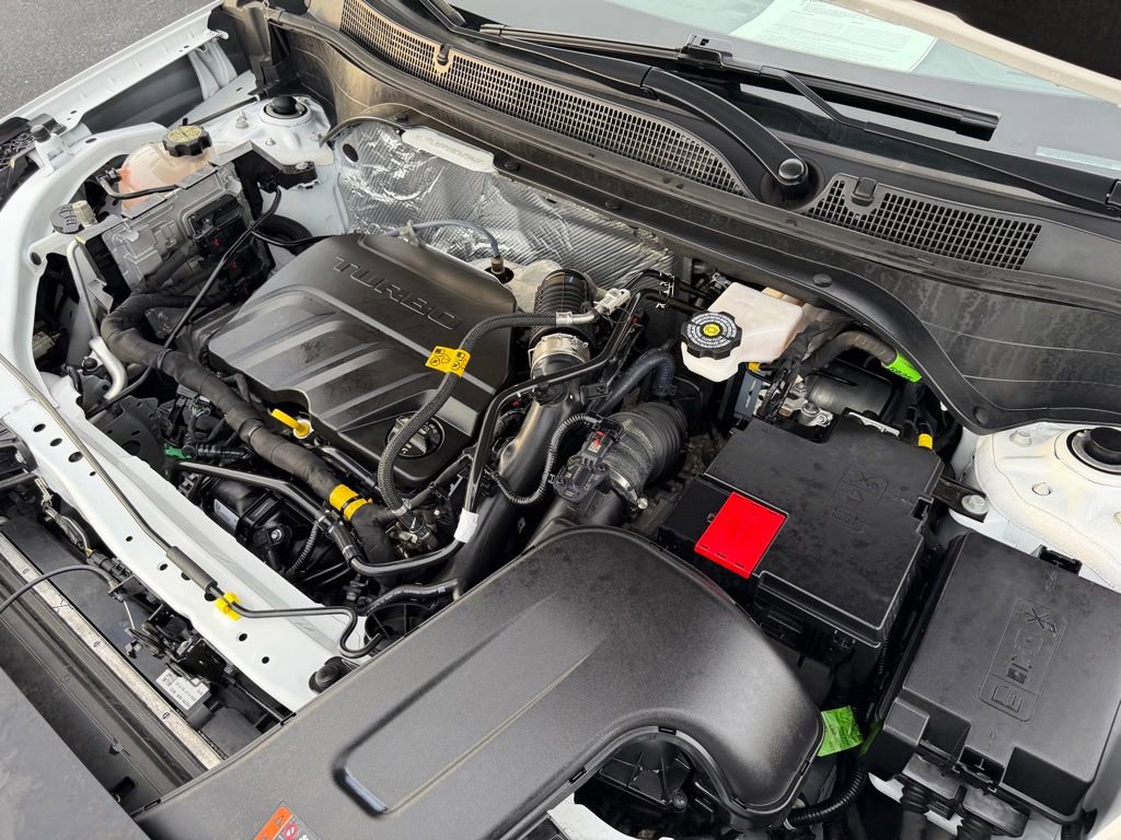 Used 2025 Chevrolet Trax ACTIV w/ Sunroof Package image 40