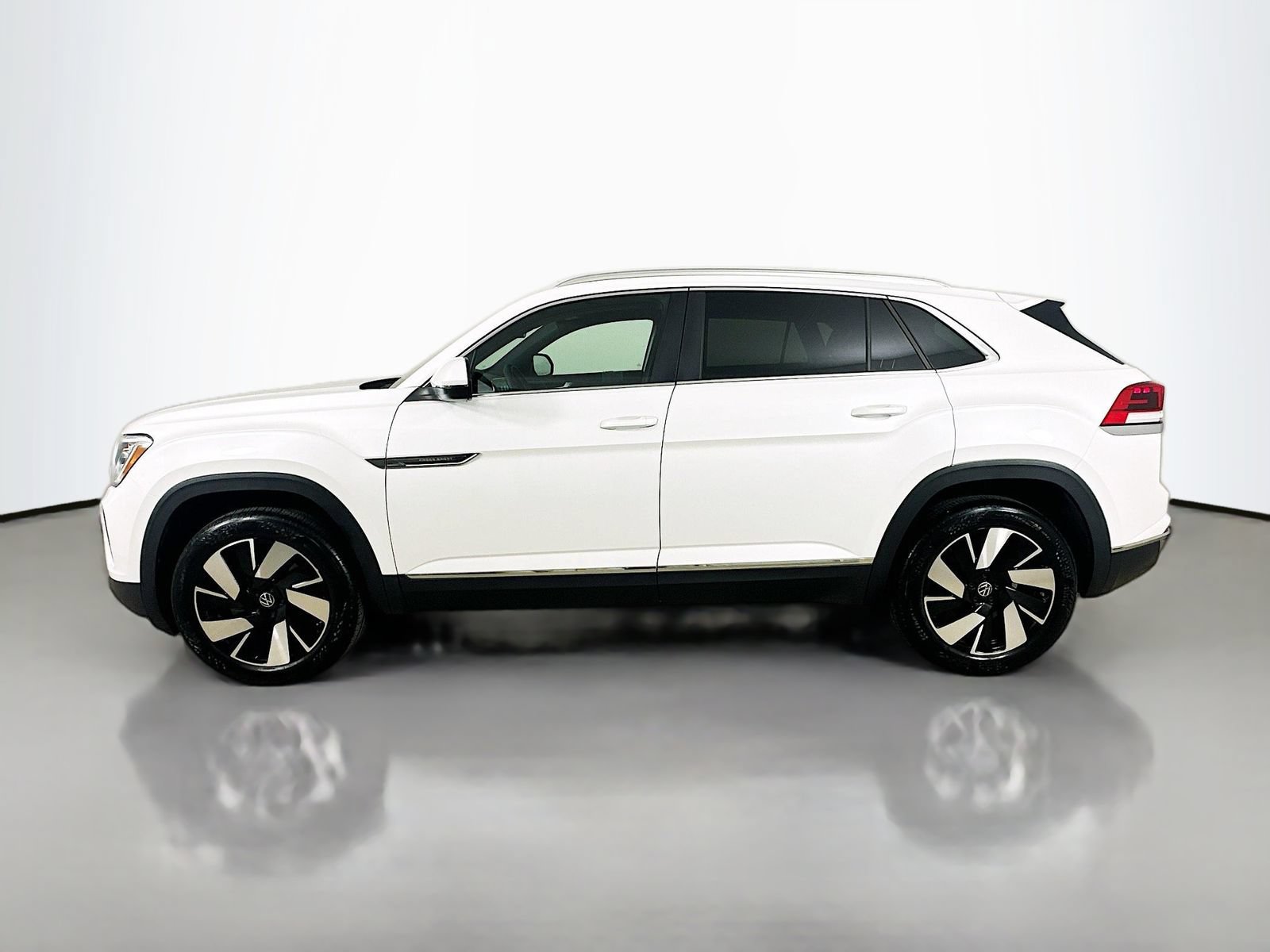 Certified 2025 Volkswagen Atlas Cross Sport SEL AWD/4WD image 8