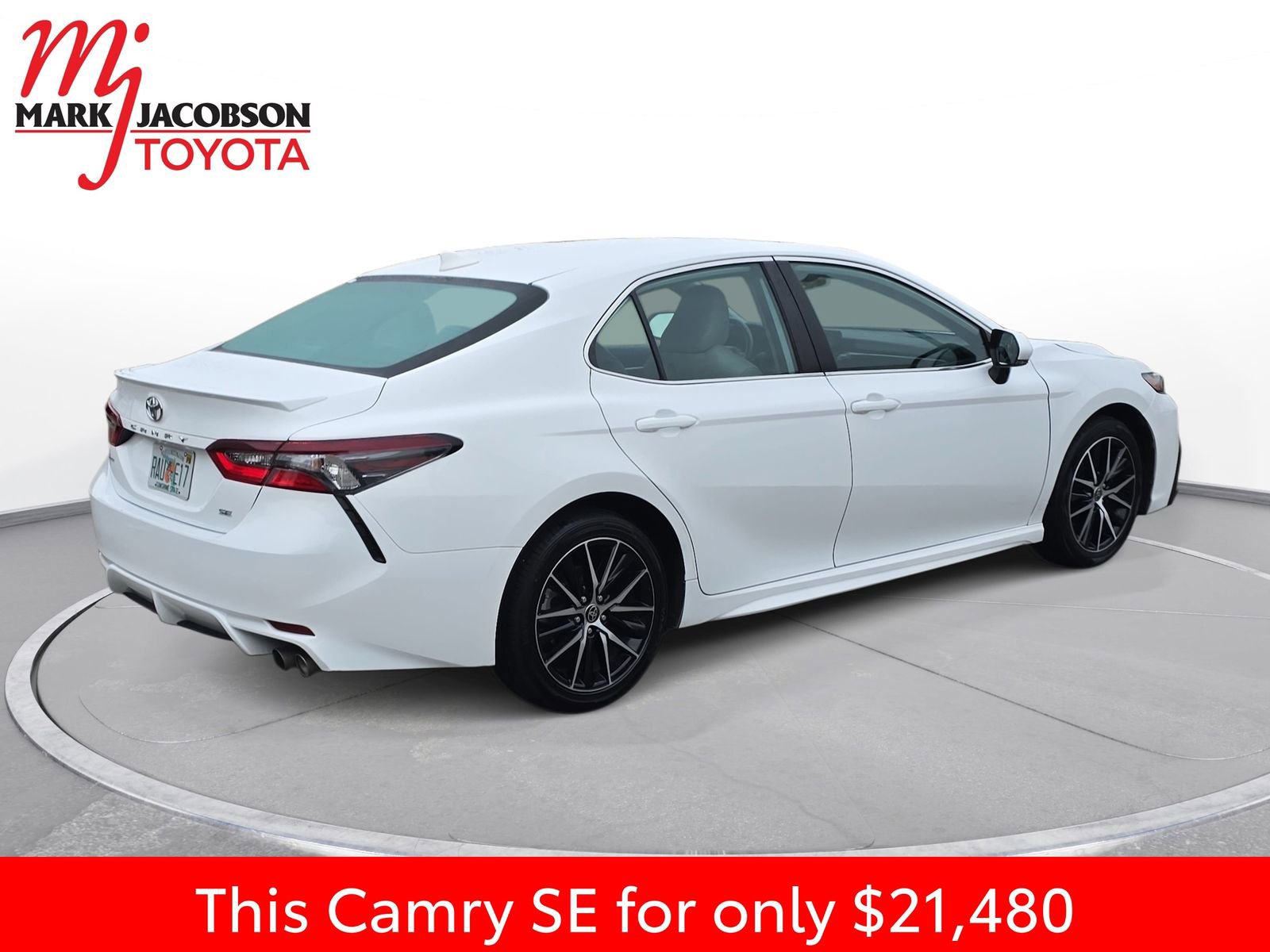 Used 2024 Toyota Camry SE image 9