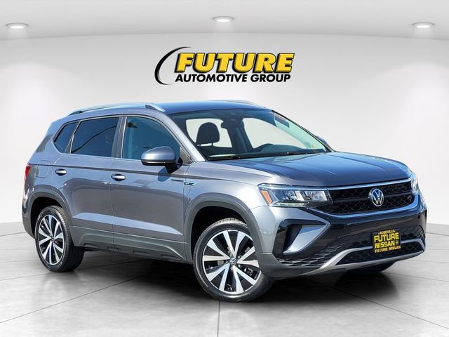 Used 2024 Volkswagen Taos SE image 1
