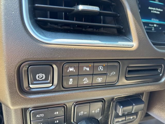 Used 2022 Chevrolet Suburban Z71 w/ Z71 Off-Road Package AWD/4WD image 14