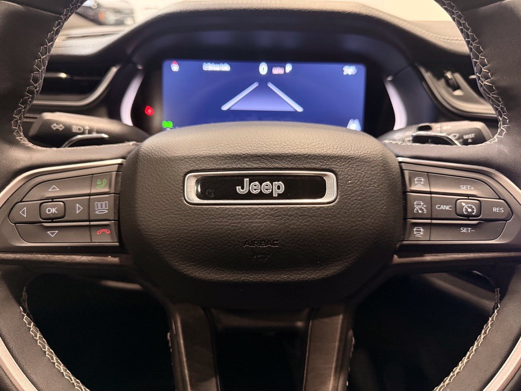 Used 2024 Jeep Grand Cherokee Limited w/ Black Appearance Package AWD/4WD image 21