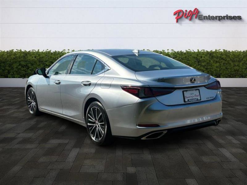 Used 2024 Lexus ES 350 Premium image 2