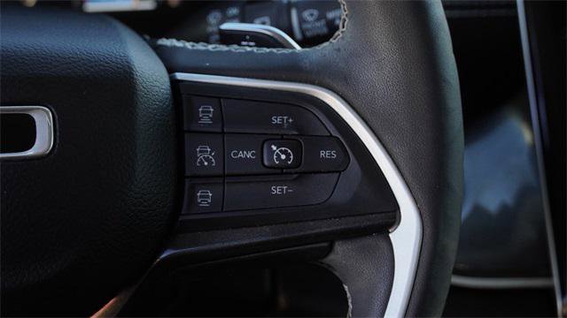 Certified 2023 Jeep Grand Cherokee Laredo w/ Luxury Tech Group I image 26