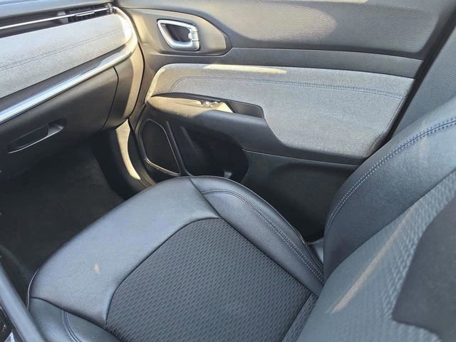 Certified 2024 Jeep Compass Latitude image 32