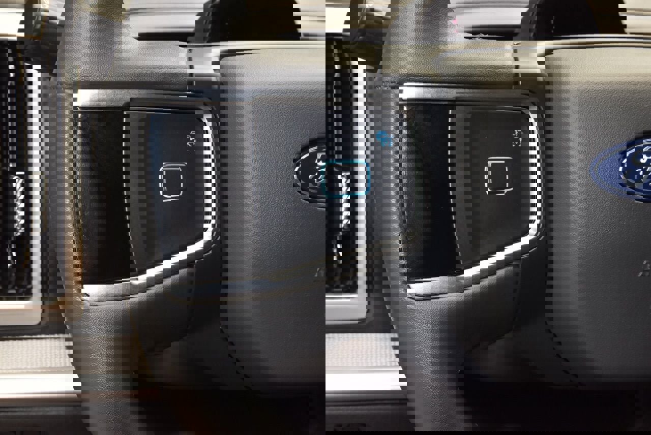 Certified 2025 Ford Expedition Active image 24