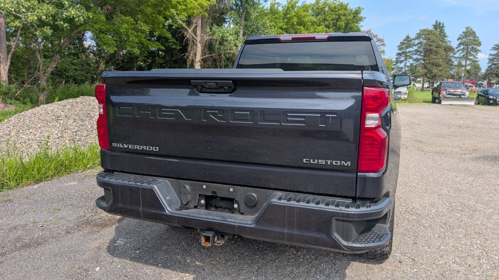 Used 2023 Chevrolet Silverado 1500 Custom AWD/4WD image 22