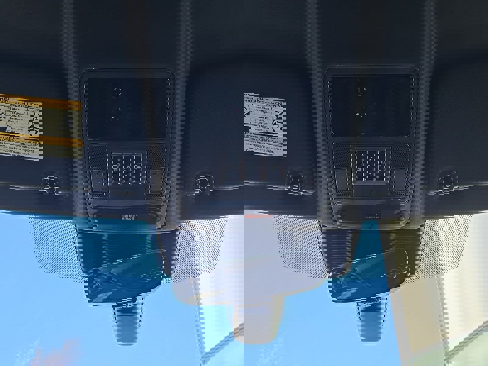 Certified 2024 Land Rover Discovery Dynamic SE image 23