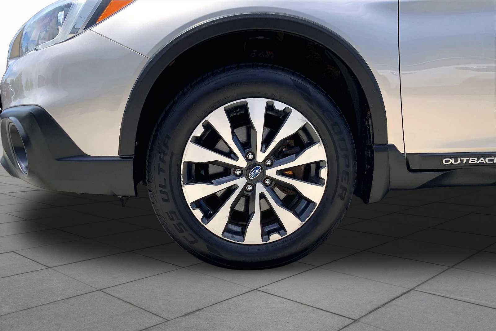 Used 2015 Subaru Outback 2.5i Limited AWD/4WD image 11