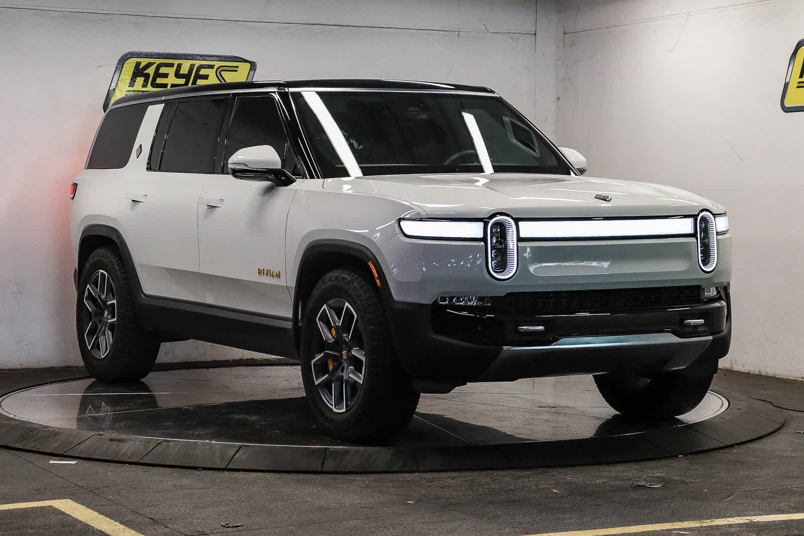 Used 2023 Rivian R1S Adventure AWD/4WD image 5
