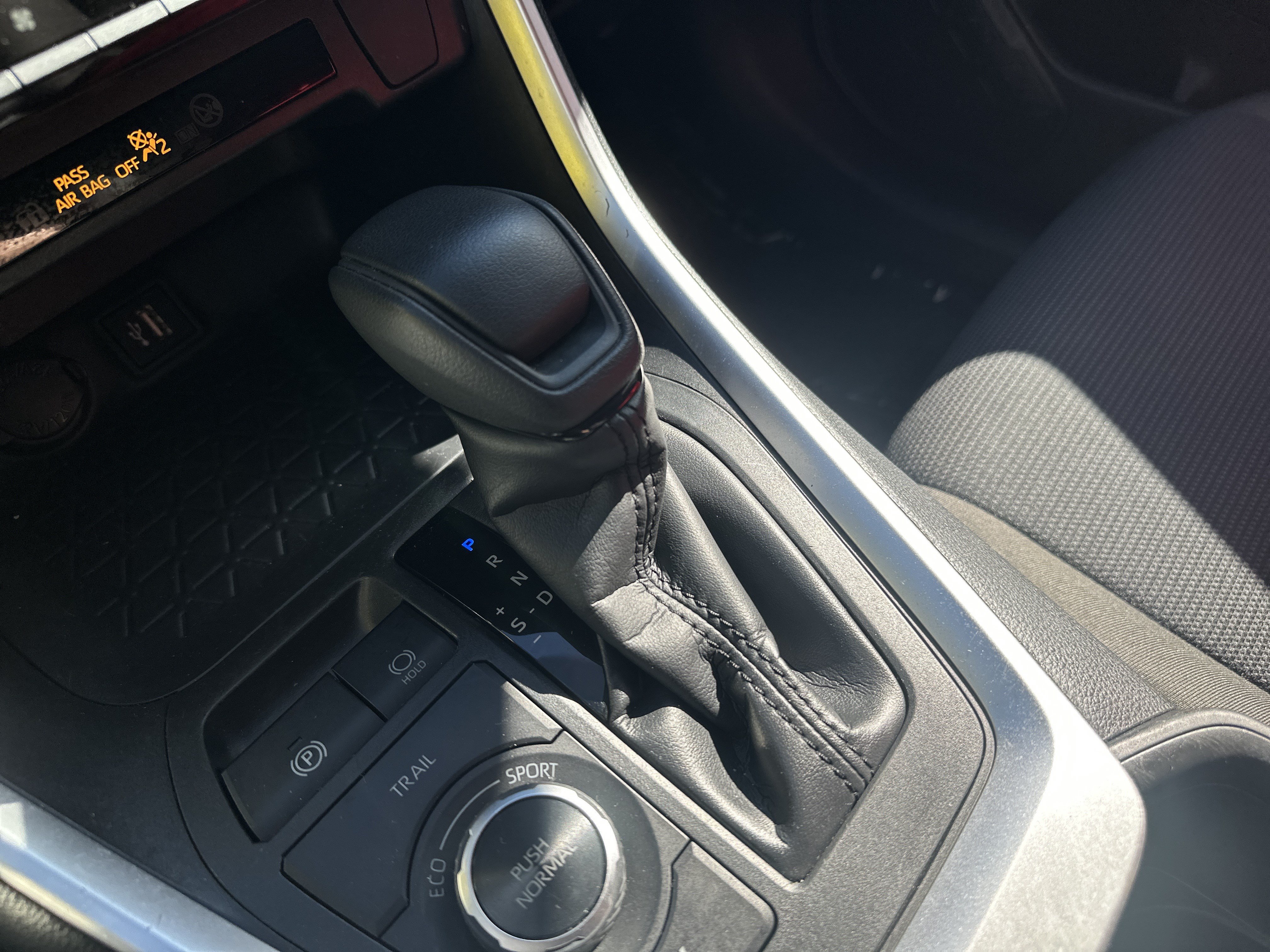 Used 2024 Toyota RAV4 LE AWD/4WD image 24