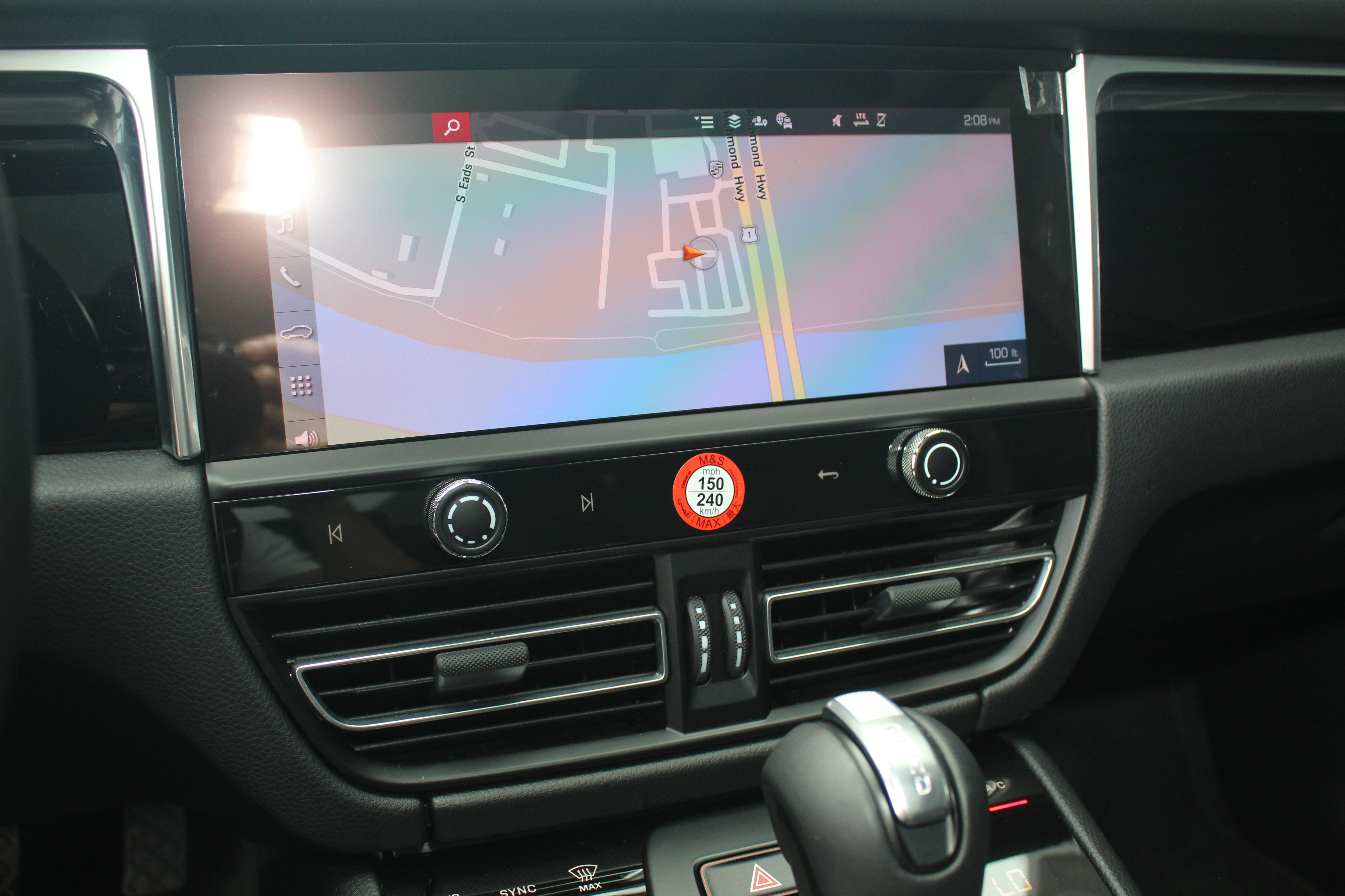 Certified 2025 Porsche Macan image 18