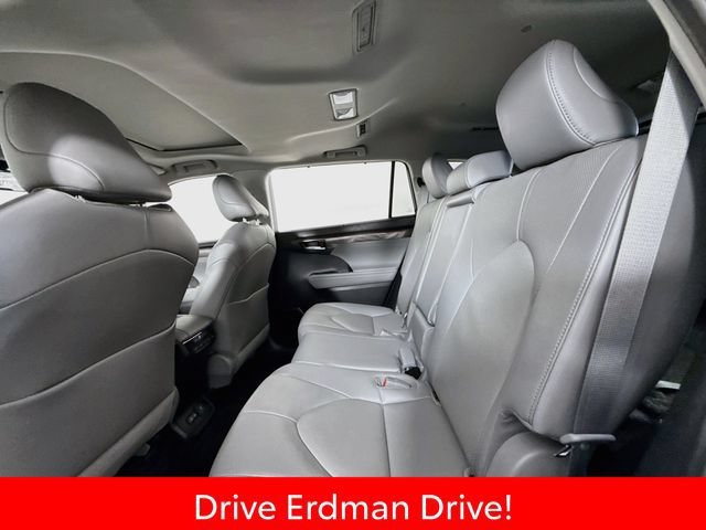 Certified 2023 Toyota Highlander Limited FWD image 9