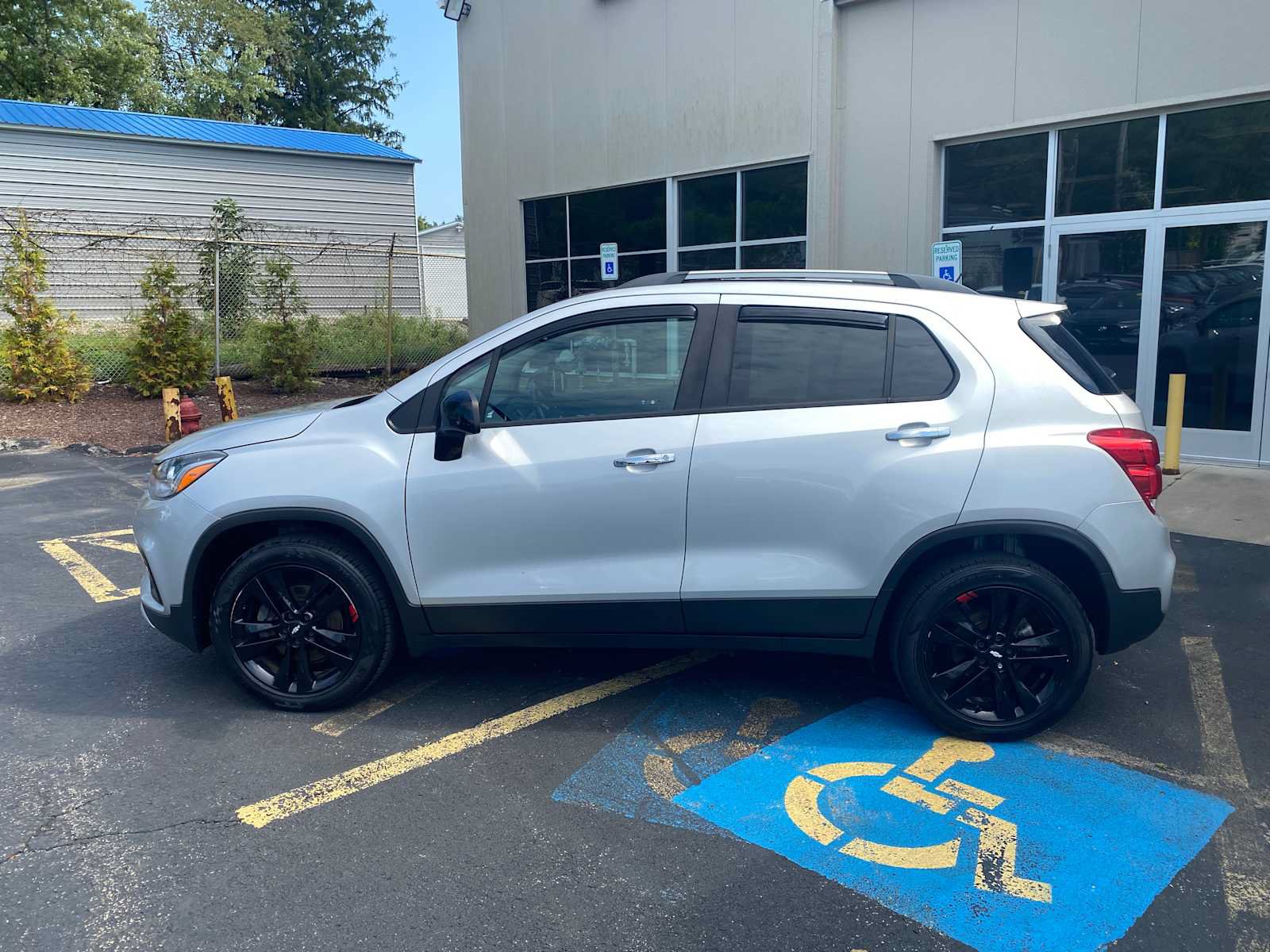 Used 2020 Chevrolet Trax LT w/ Sun & Sound Package AWD/4WD image 13
