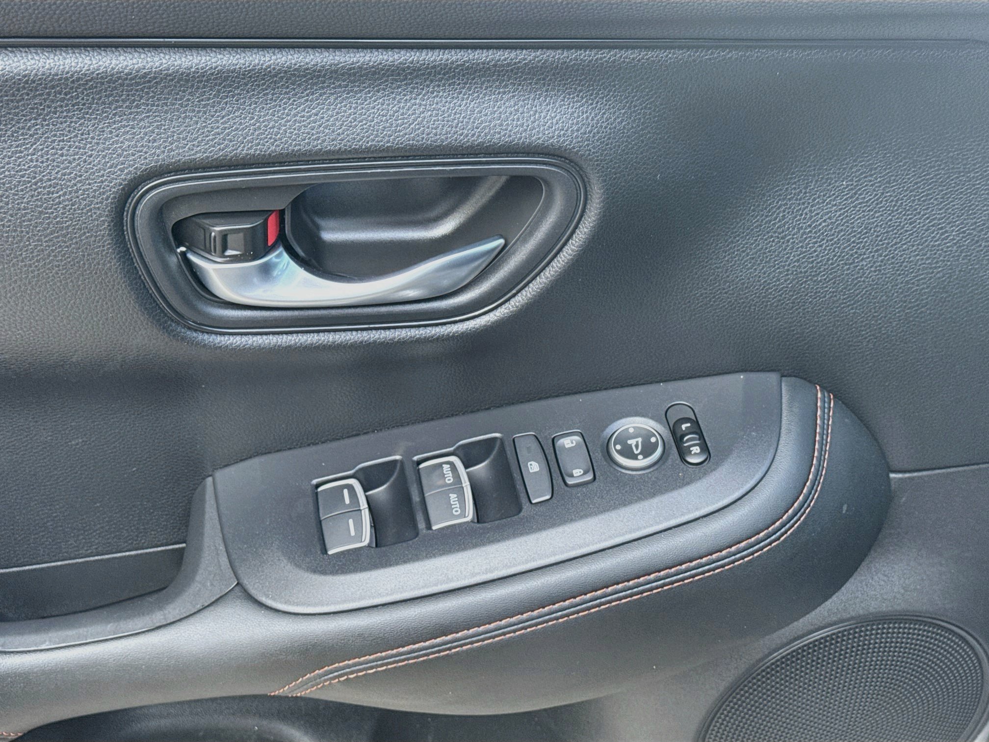 Certified 2025 Honda HR-V Sport image 16