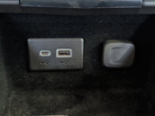 Certified 2023 Cadillac XT4 Luxury w/ Cold Weather Package image 6