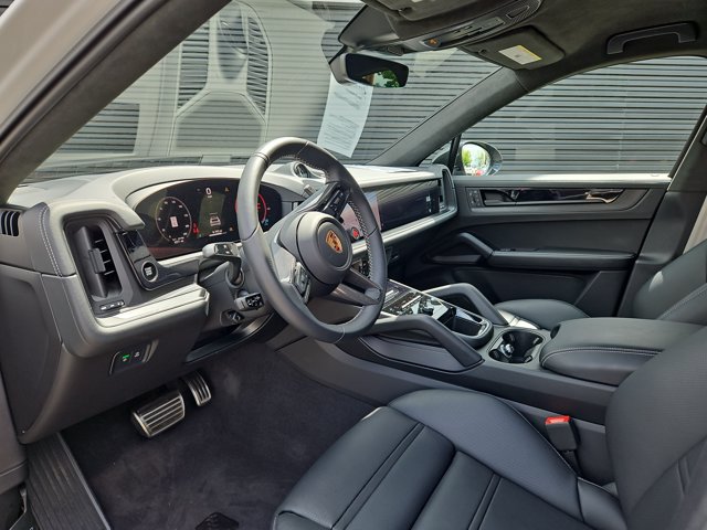 Certified 2025 Porsche Cayenne Turbo GT AWD/4WD image 4