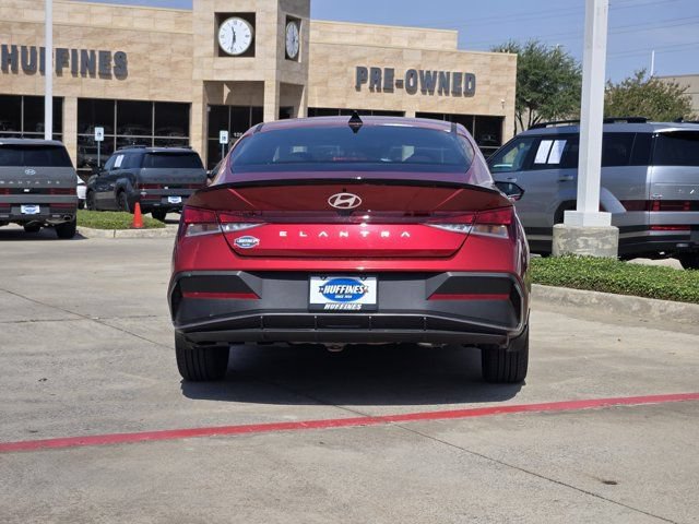 Certified 2025 Hyundai Elantra Sport FWD image 7