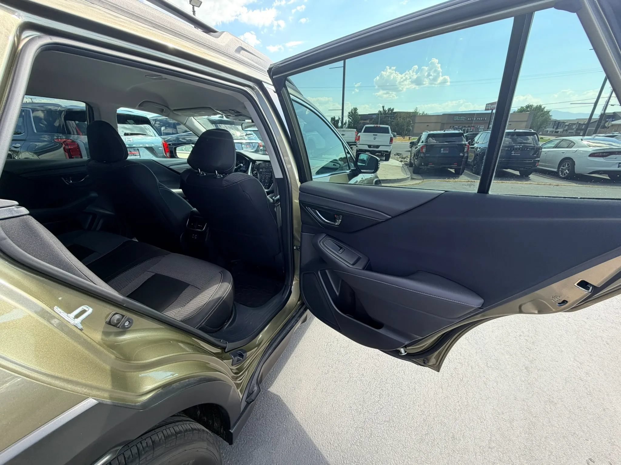 Used 2023 Subaru Outback Premium AWD/4WD image 21