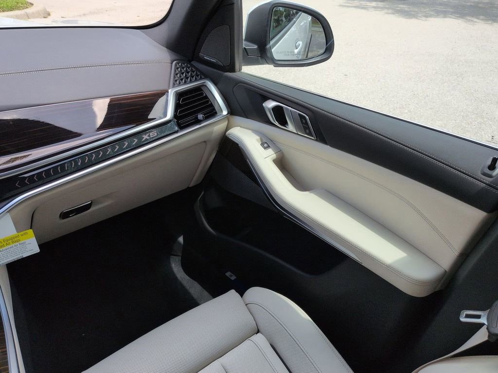 New 2026 BMW X5 xDrive50e w/ Executive Package image 17