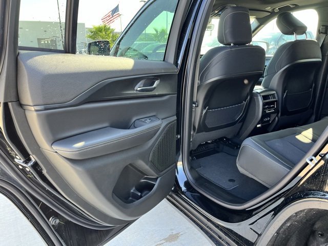 New 2025 Jeep Grand Cherokee Laredo X w/ Luxury Tech Group I image 17