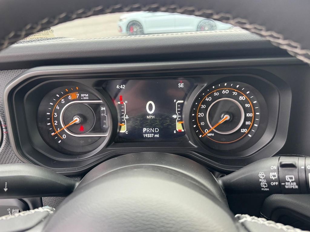 Used 2025 Jeep Wrangler Unlimited Rubicon AWD/4WD image 19